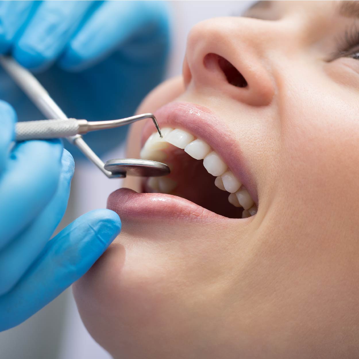 علاج وجراحة الفم والأسنان